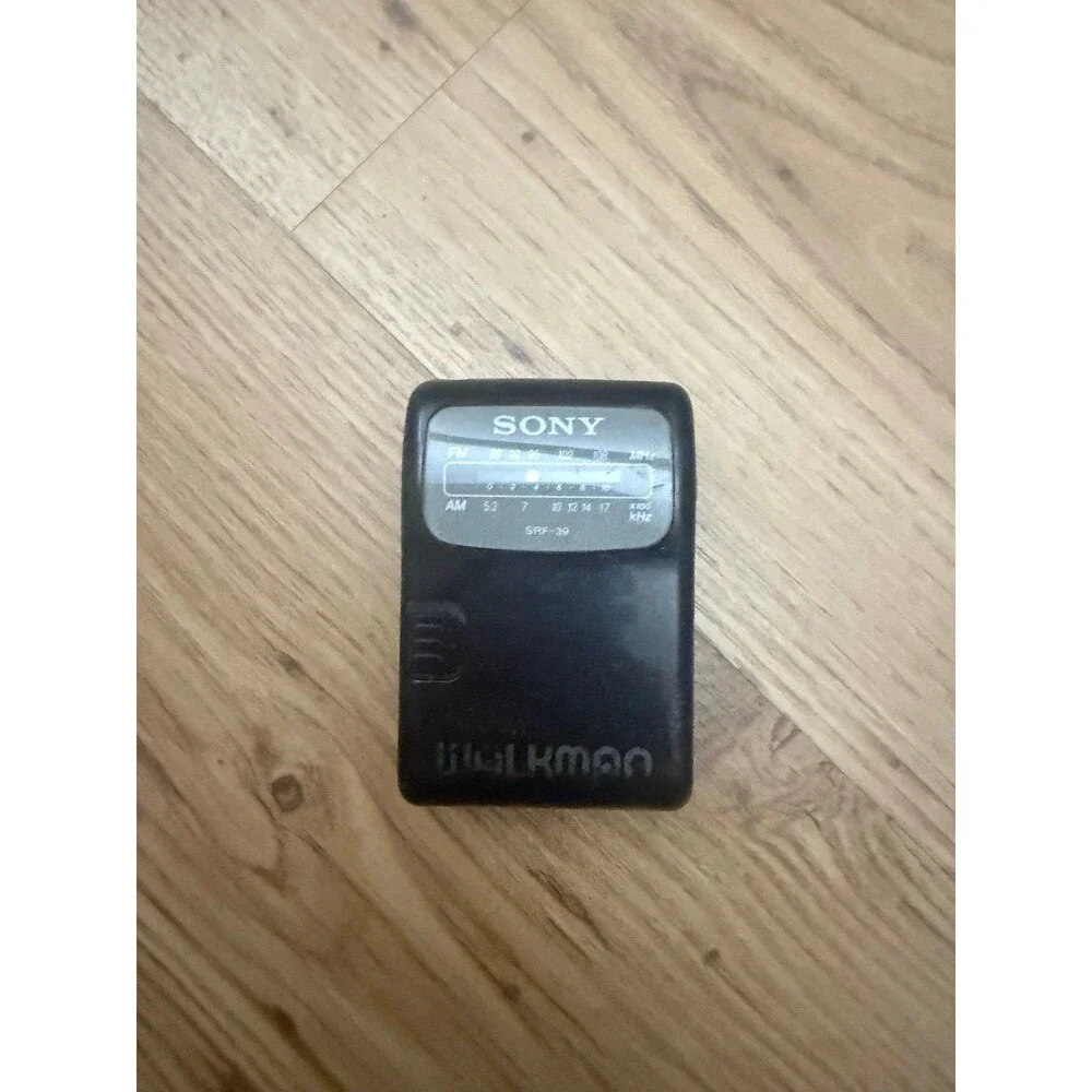 Sony Walkman SRF-39 Vintage AM/FM Pocket Radio